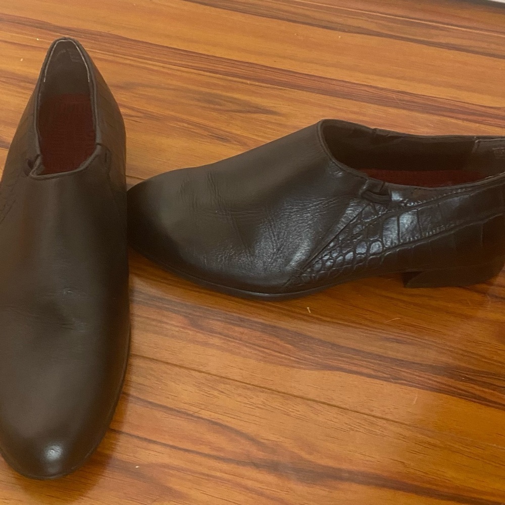 Munro Black Leather Loafers for Women